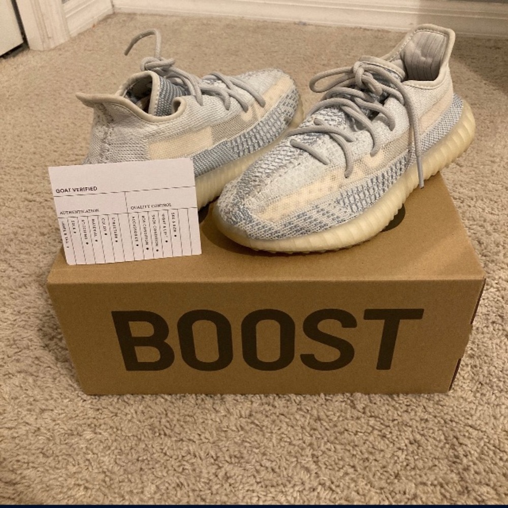 YEEZY 350 V2 Cloud white Boost size 7.5 unisex